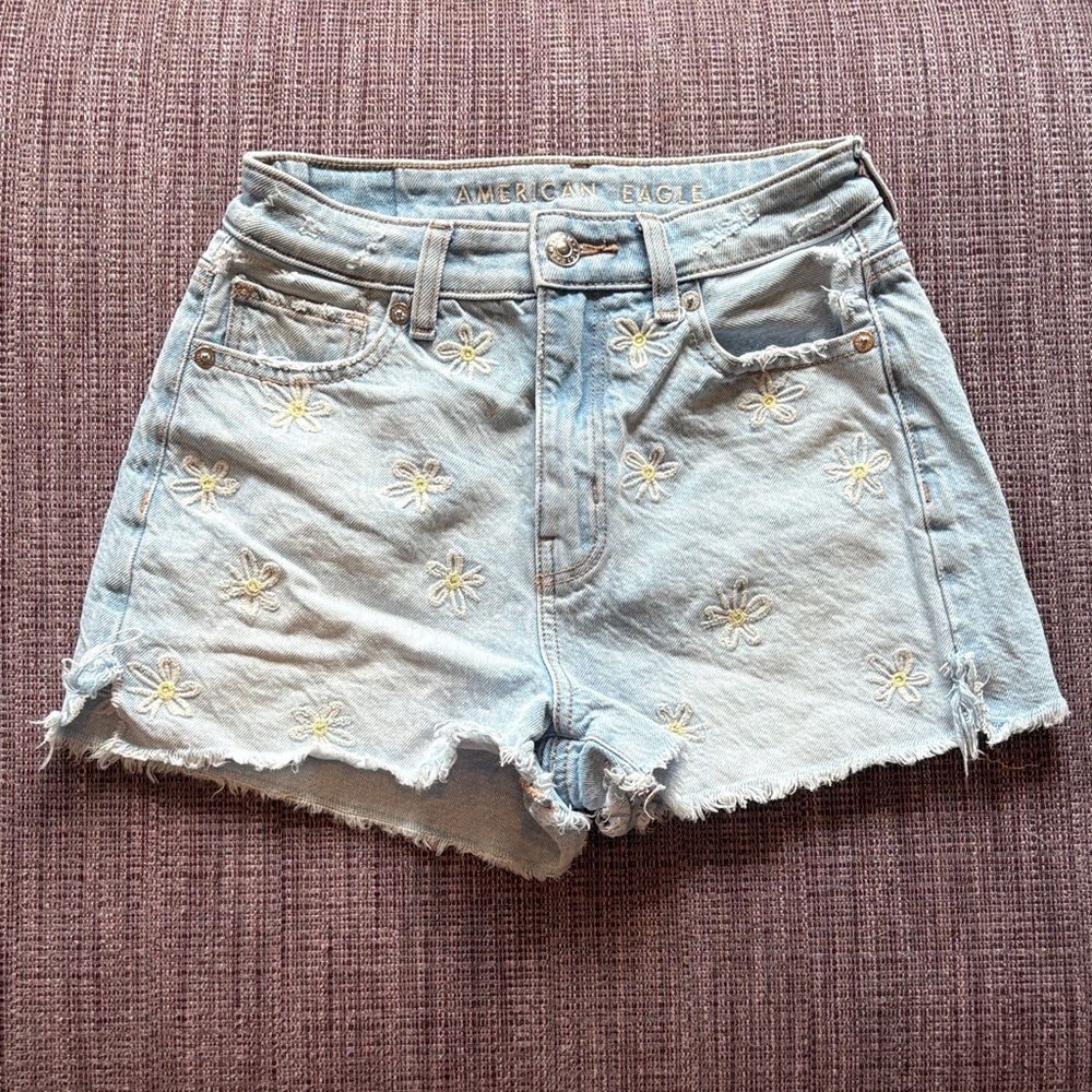 American Eagle Outfitters Daisy Embroidered Light Blue Mom Jean Shorts Size 000
